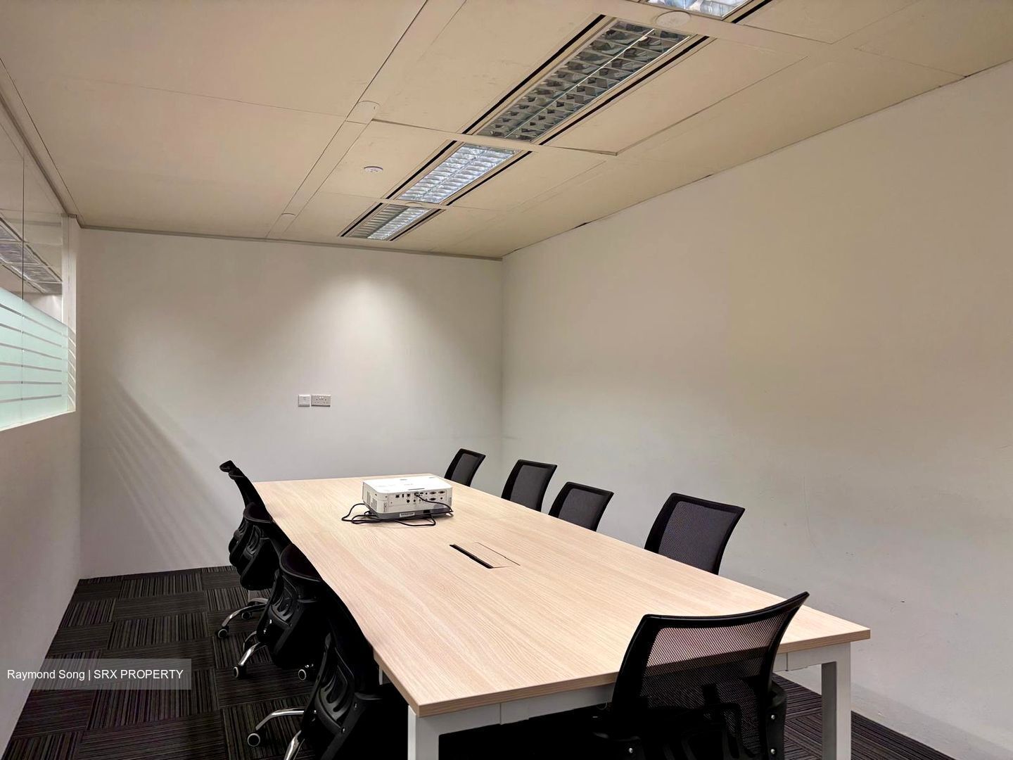 Odeon Towers (D7), Office #485425321